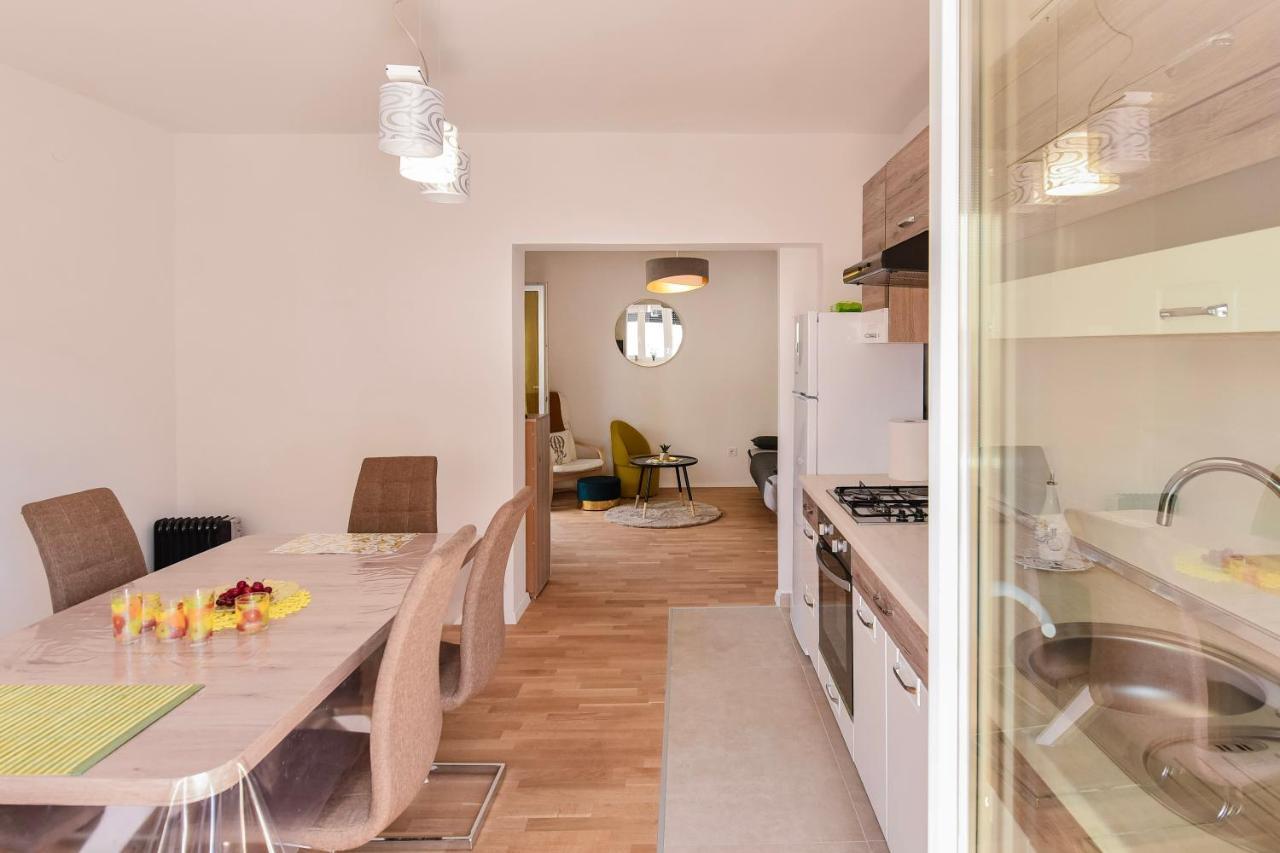 New Luxury 3 Bedroom 4 Air Conditioners Zára Kültér fotó