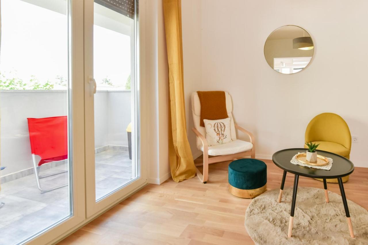 New Luxury 3 Bedroom 4 Air Conditioners Zára Kültér fotó