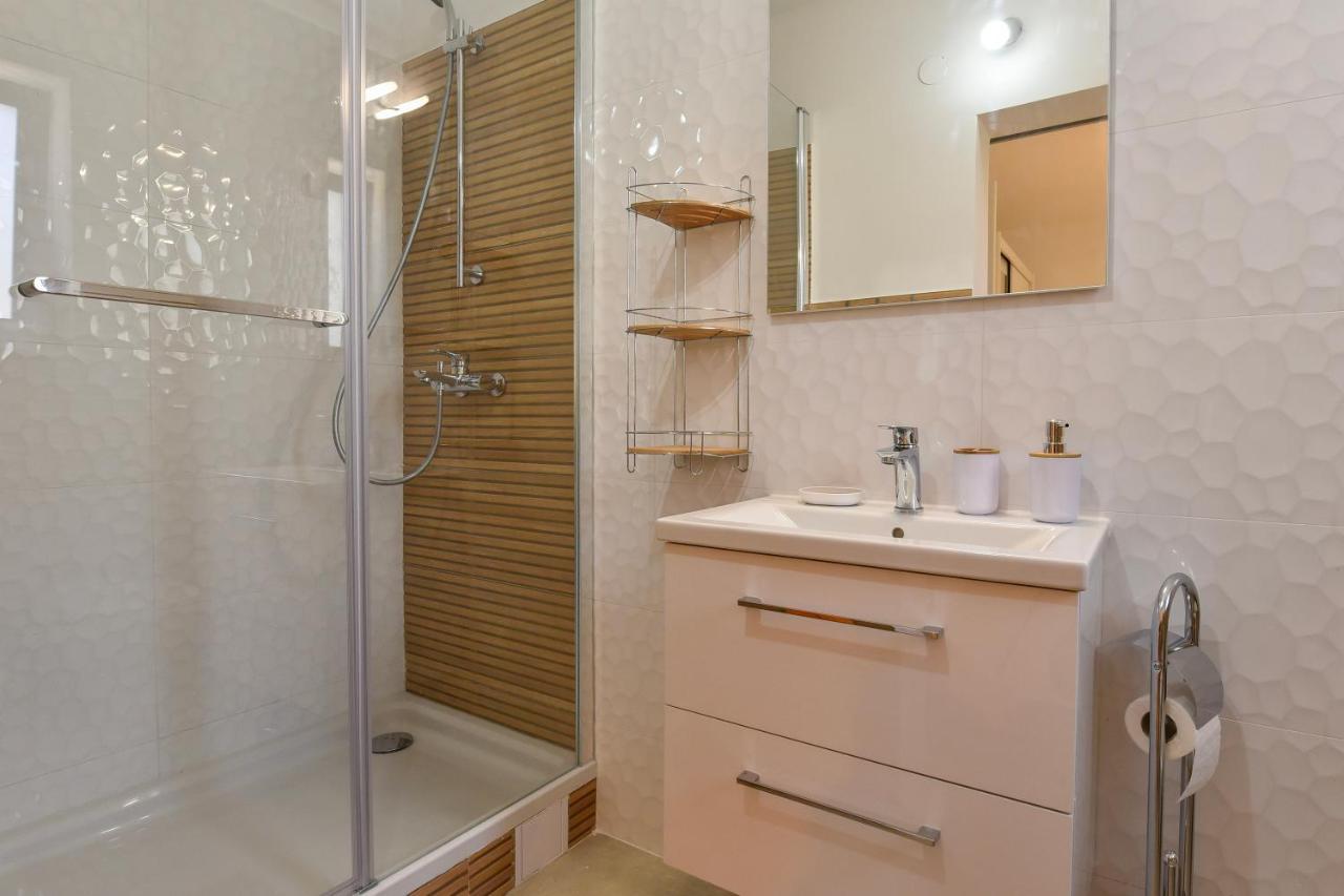 New Luxury 3 Bedroom 4 Air Conditioners Zára Kültér fotó