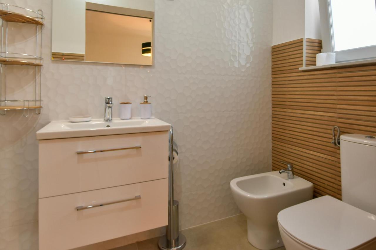 New Luxury 3 Bedroom 4 Air Conditioners Zára Kültér fotó